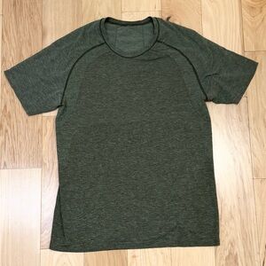 LIKE NEW Lululemon Men’s Metal Vent Tech Short Sleeve Athletic Shirt